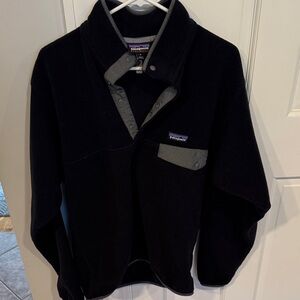 Patagonia Synchilla Black Fleece Pullover with Gray Details. 1/4 snap closure